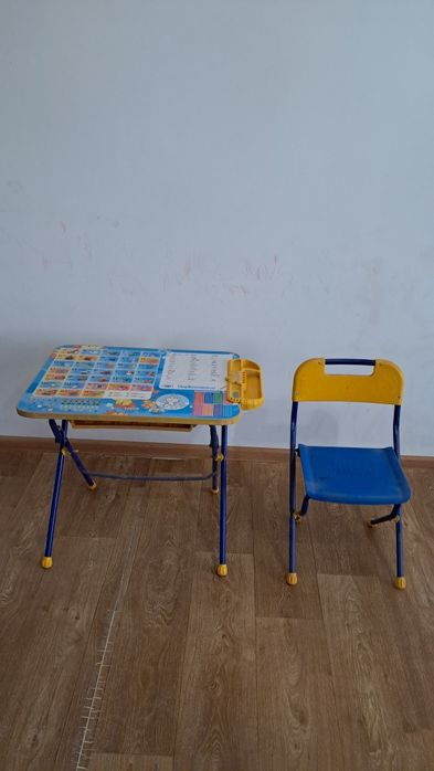 Детский стол со стульчиком