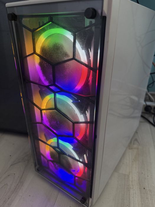 Компютър геймърски и монитор MSI