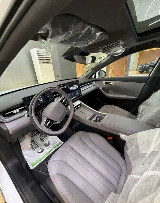 Roewe M7  bolib tolashga