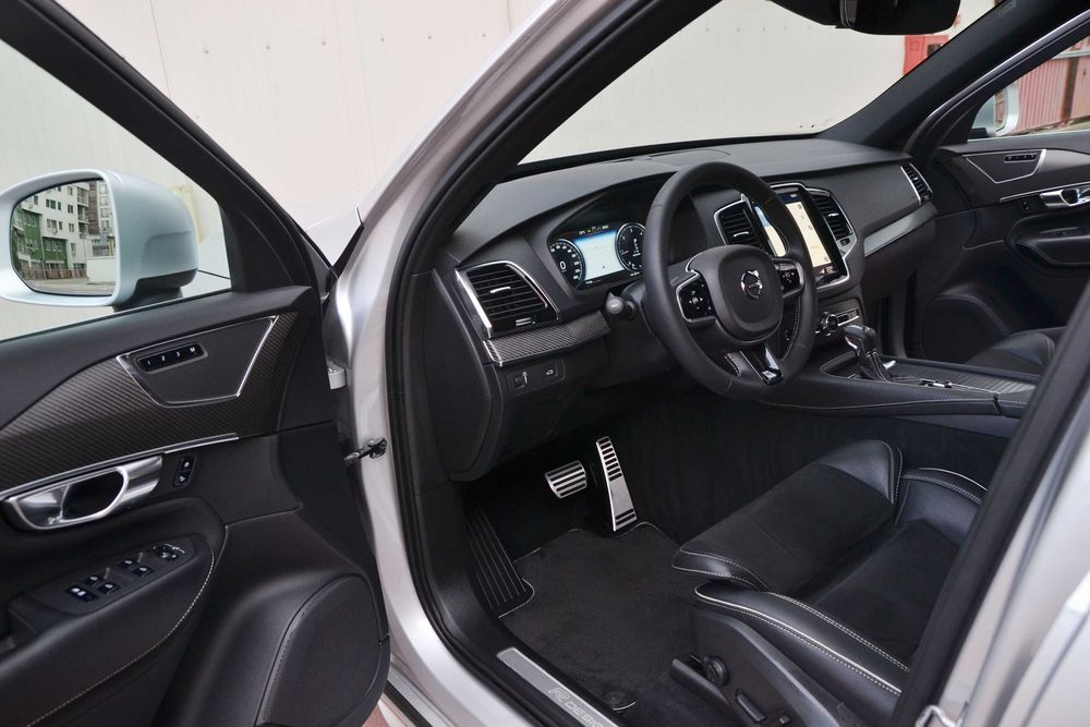 Volvo XC 90 / D5 AWD / R-Design / 7 LOCURI / Keyless