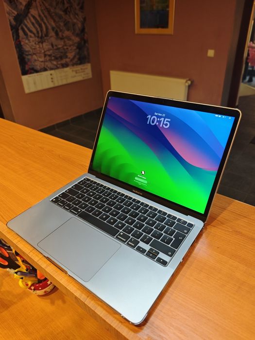 Laptop Apple MacBook Air 13 Retina, M1 , 8GB, SSD 256GB , carcasa, full box + factura !