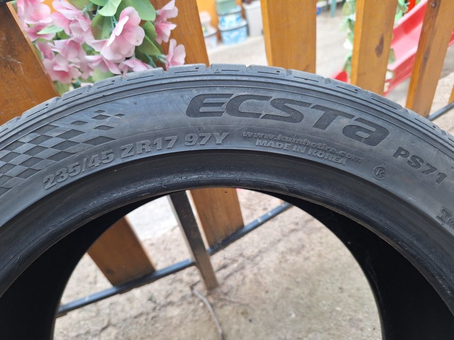 4бр Гуми 50€ 235/45/17