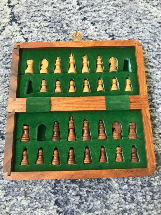 Tabla  de Sah  Confectionat din Lemn Brut