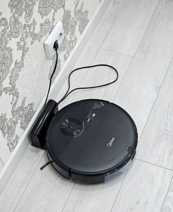 Робот-пылесос Midea