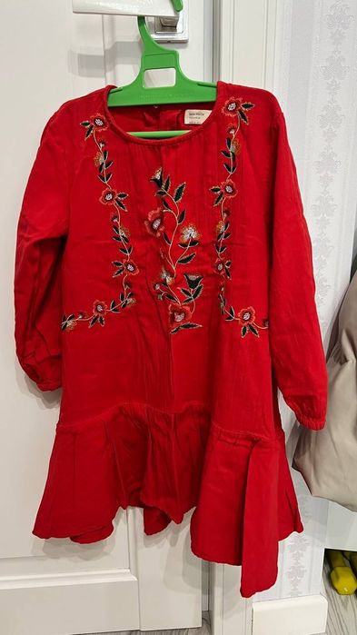 Одежда на девочку: 122, 128,134