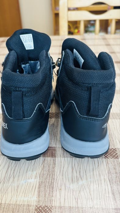 Ботушки  -Adidas .Номер 36 2/3
