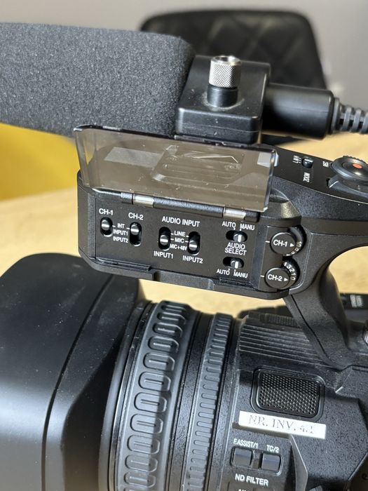 JVC GY-HM200E - cameră video + geantă