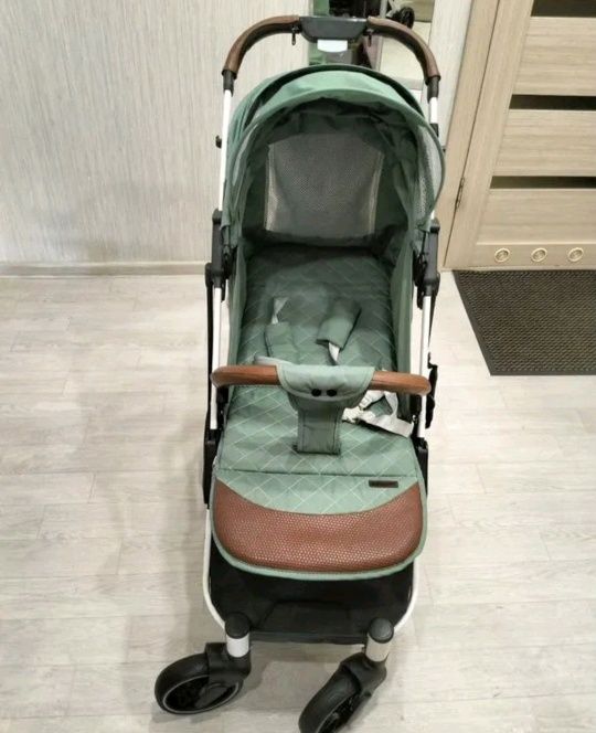 Коляска для прогулок bablo хорошая