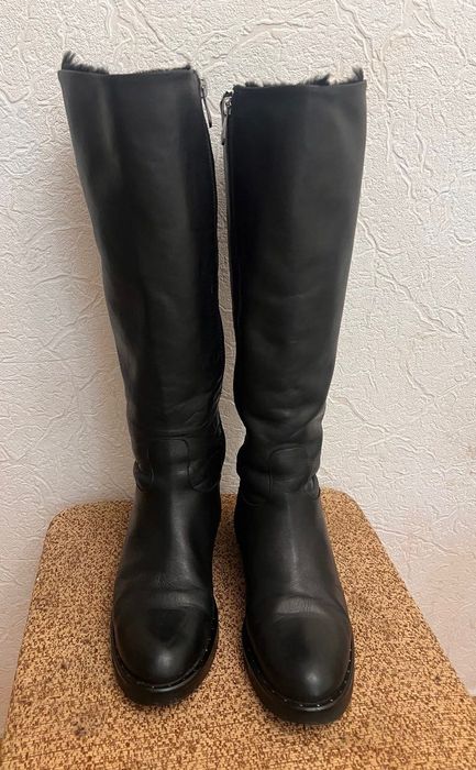 Сапоги  38 размер ,из натуральной кожи  на меху, черные