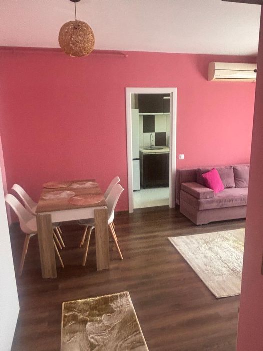 Inchiriez apartament 2 camere, Tomis plus, mobilat si dotat complet, parcare proprietate personala.