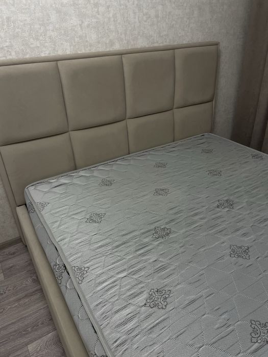 Продам двуспальную кровать