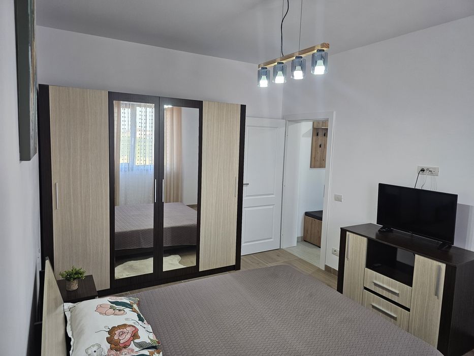 Inchiriez apartament 2 camere decomandat