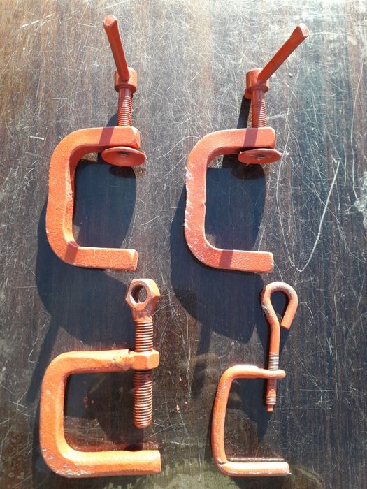 Набор инструментов, молотки, струбцины