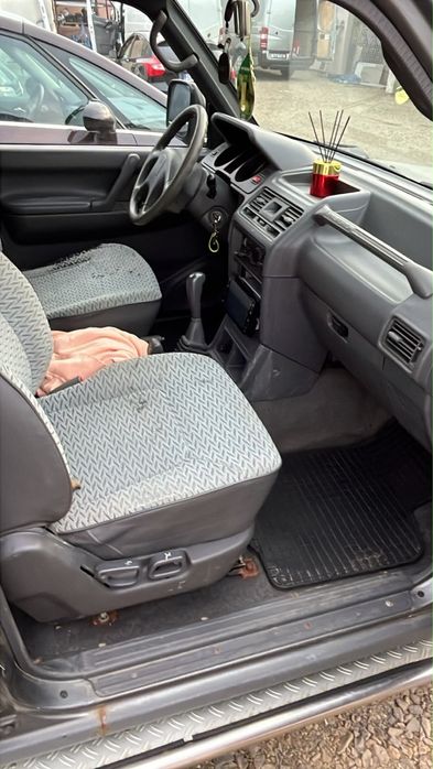 Mitsubishi pajero mk2