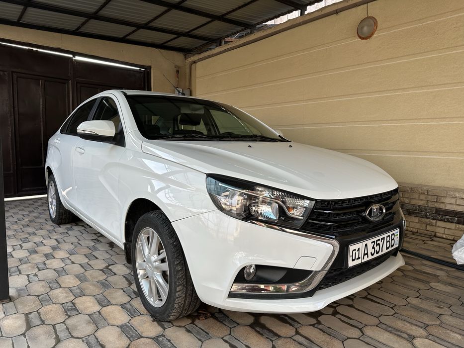 * LADA VESTA 1.8 мех 2018 год одни руки в отличном состоянии срочно!