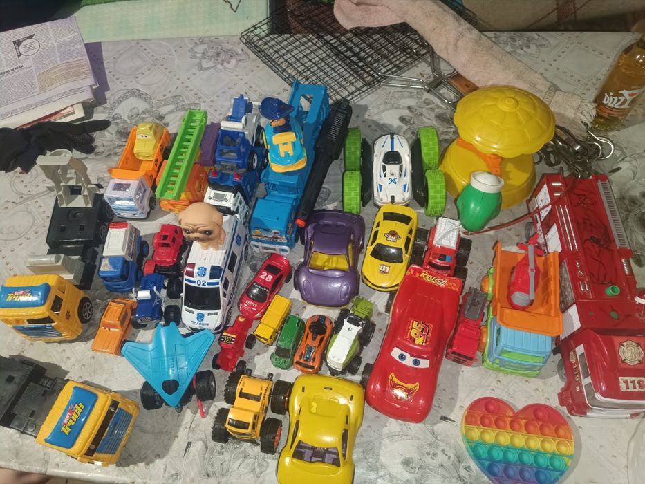 Продам пакет машинок