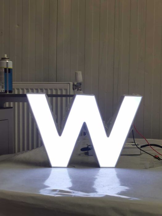 Gravura/Debitare Laser, Litere Volumetrice și Casete Luminoase Pentru Afacerea Ta