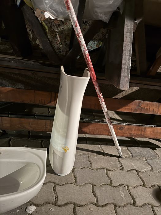 Vand chiuveta cu picior