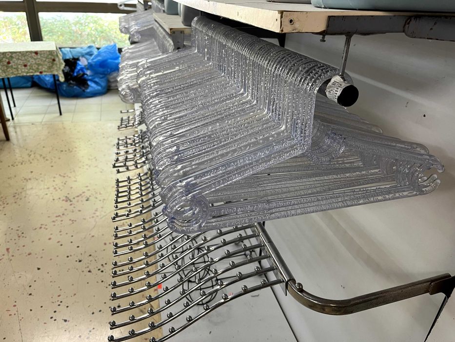 Оборудване магазин за дрехи - торсове, закачалки, тръби и куки