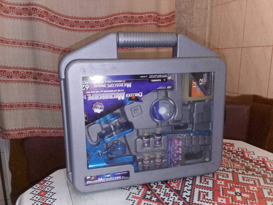 De vanzare Microscope de Luxe  100X,450X, 900X