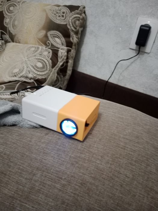 Продам проектор с полотном