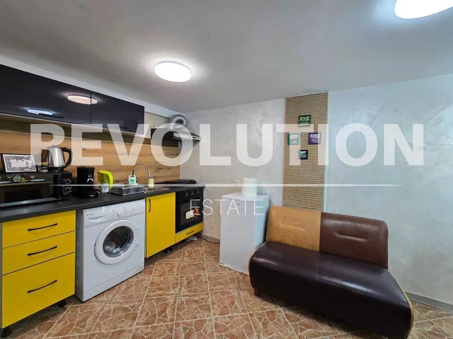 Дава се под наем Двустаен апартамент в Варна, Център - 40 кв.м за 350 € - Снимка #2