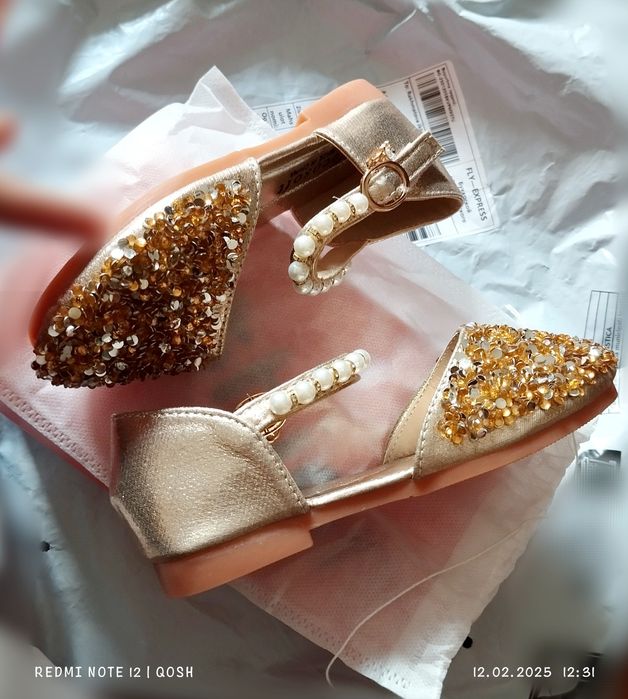 Кизалоклар учун 29 размерли бежирим ойок кийими  .