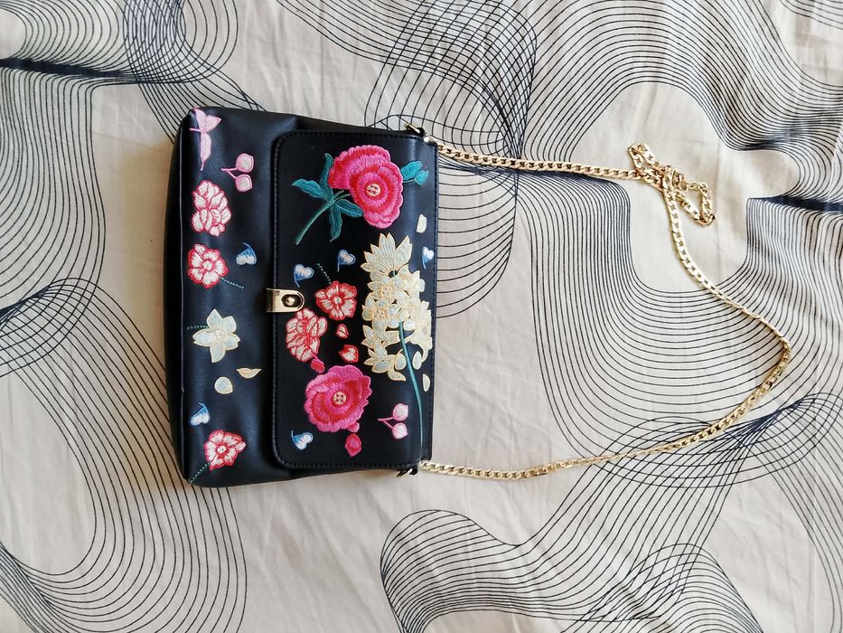 Малко дамски чанти