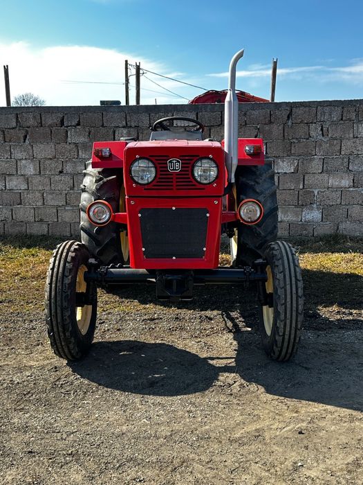 Tractor Universal UTB 445