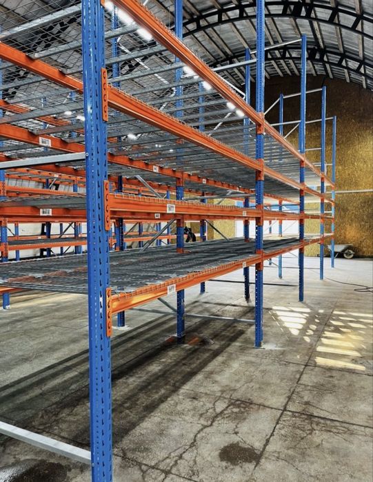 vindem rafturi metalice pe dimensiuni
