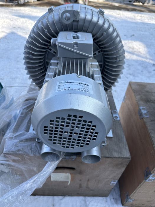 Промышленый вакумный насос