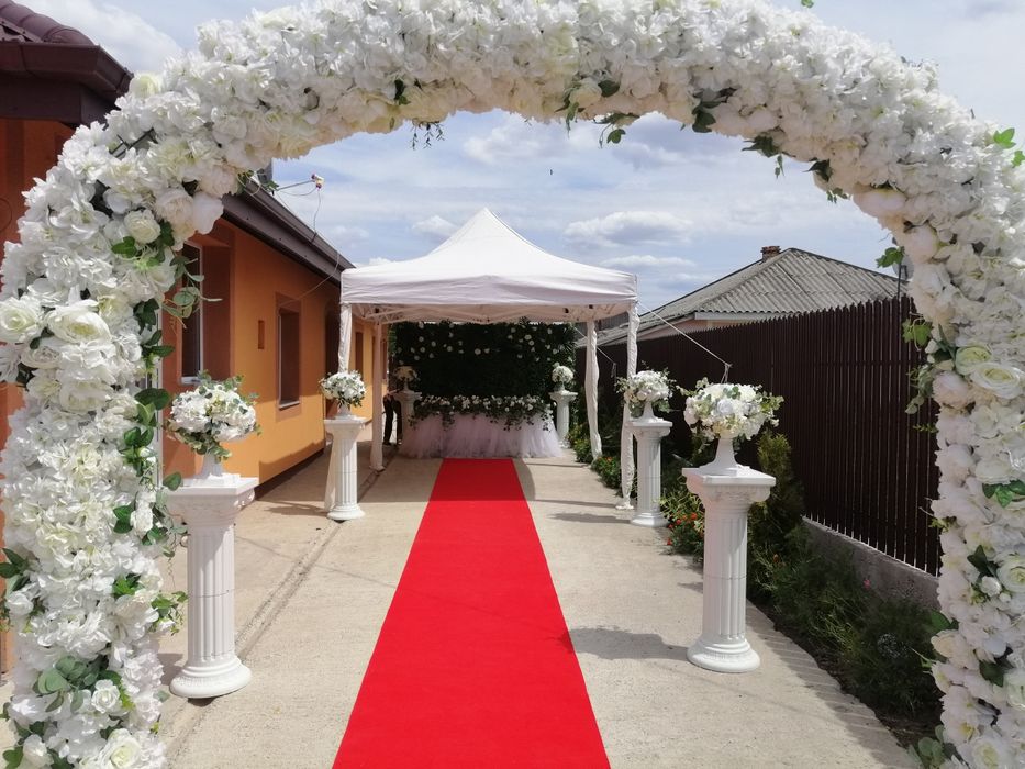 Închiriez Cort/Corturi Scaune Mese