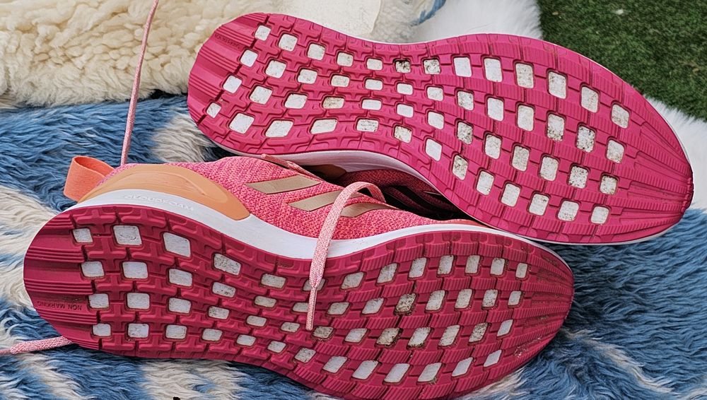 Adidas оригинални дамски маратонки  38 номер