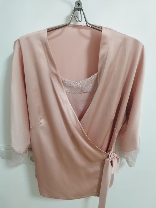 Продам платья и кофты