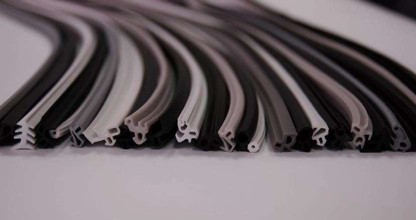 Оконный уплотнитель (уплотнительная резина) всех видов.