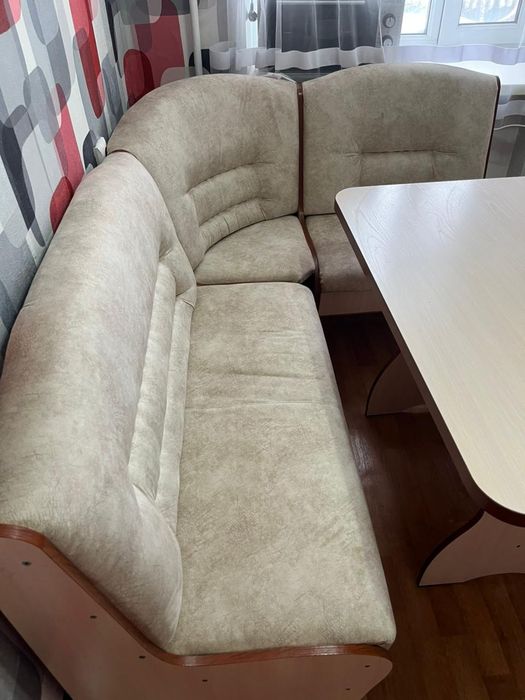 Продается куханный уголок. Стол стулья