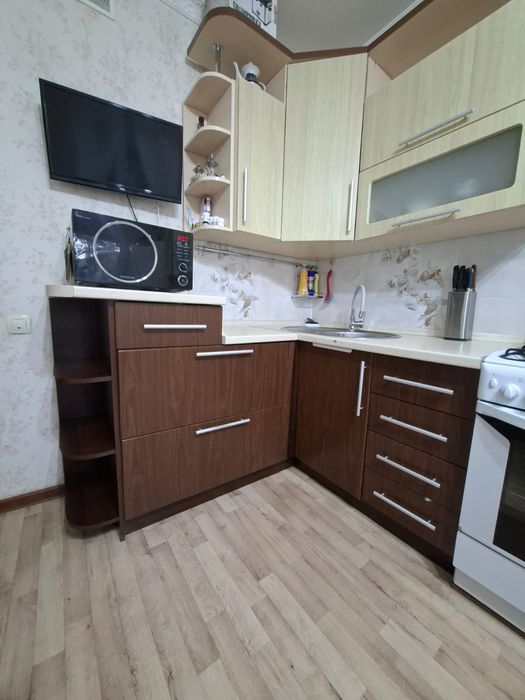 Продам кухонный гарнитур р-он Евразия