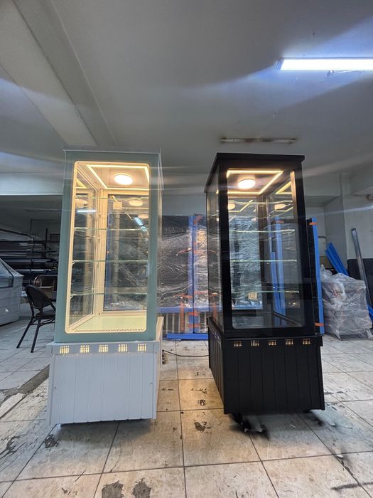 Хладилна витрина вертикална