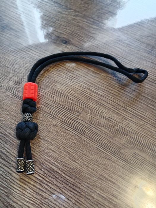 Продам темляк с светящийся бусиной.