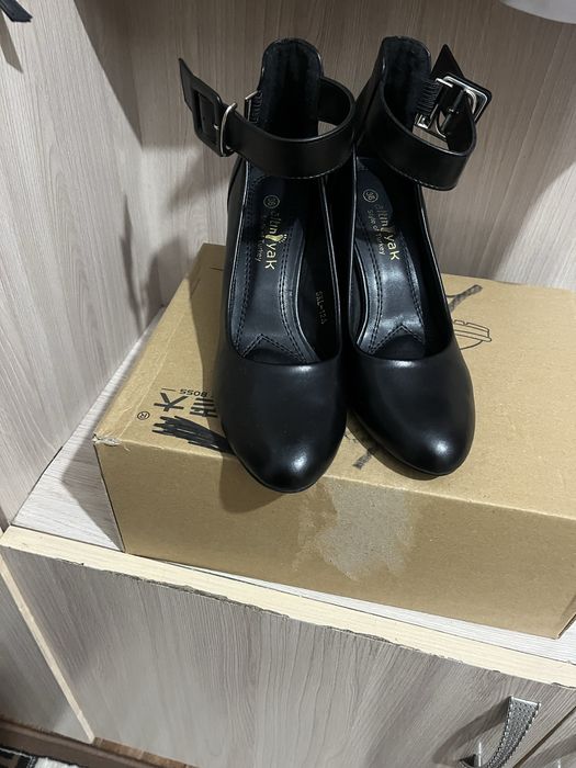 Продам женские туфли