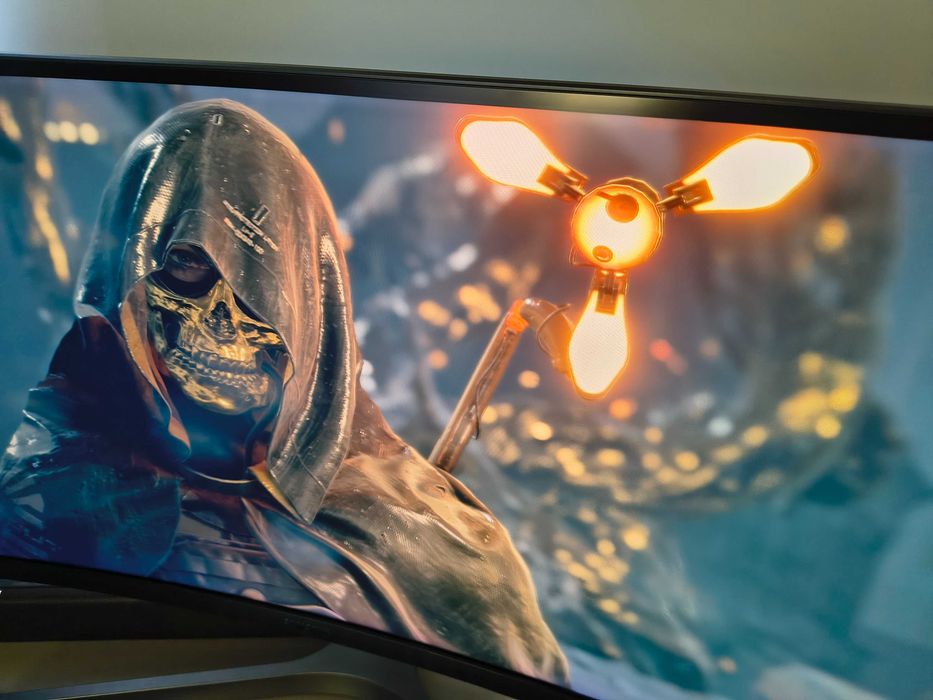 Продавам 49" извит монитор Samsung CRG9, Dual QHD (5120 x 1440), 120Hz, HDR1000