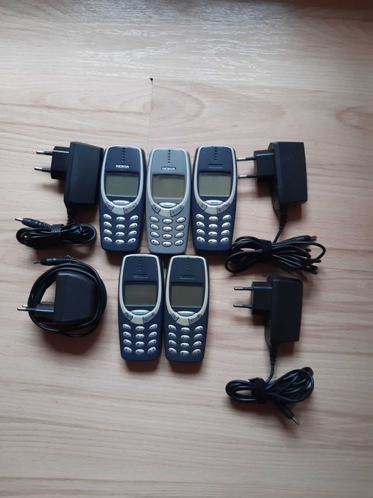 NOKIA 3310 мобилни телефони работещи, без батерии и със зарязни у-ва 4 броя