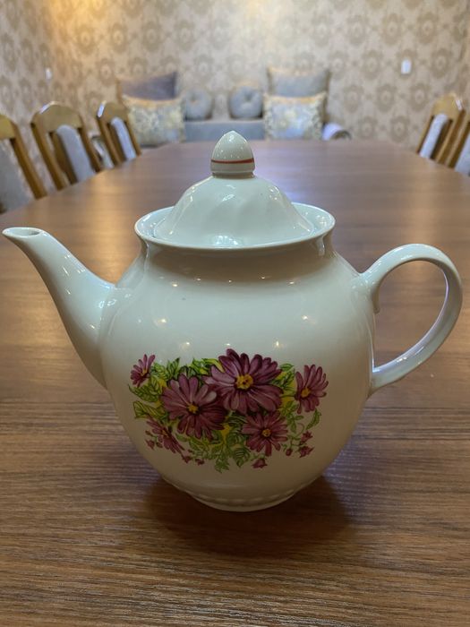 Продается: Фарфоровые чайники Россия.