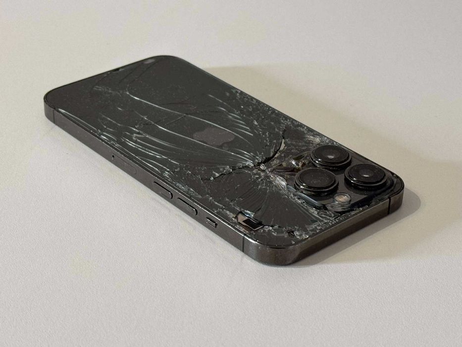 Бартер! iPhone 13 Pro Graphite (Черен) 89% За части.