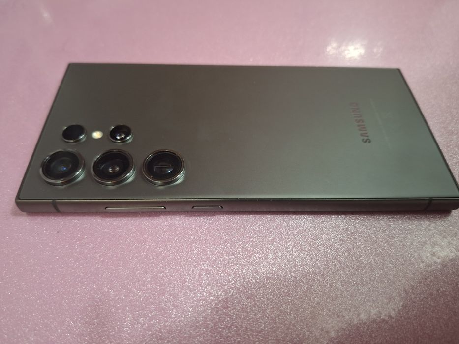 Samsung S24 ULTRA почти новый