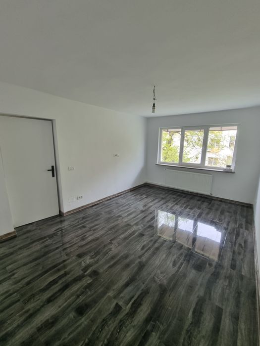 Apartament de vânzare (renovat stil modern)