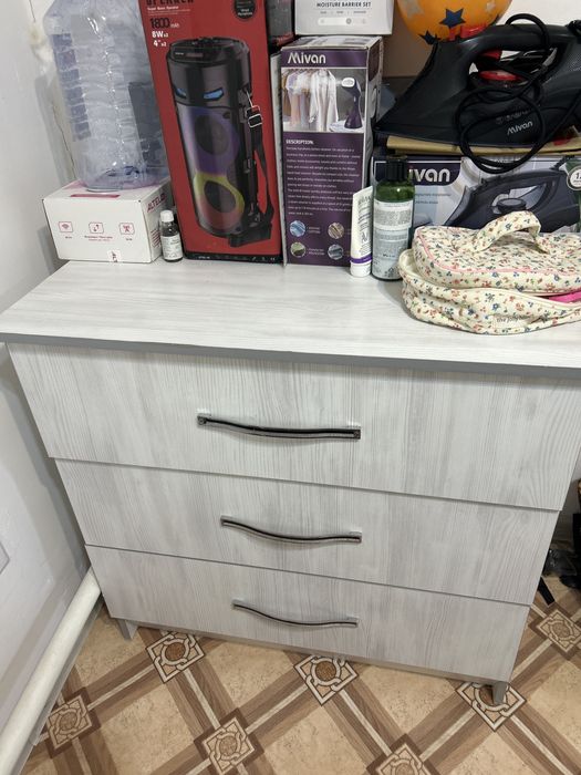 Продам тумбочку