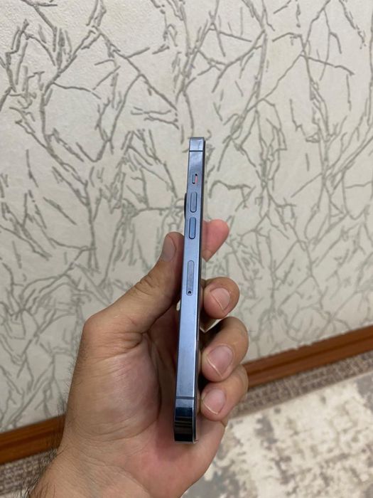 iPhone 13про память 128г акб 77