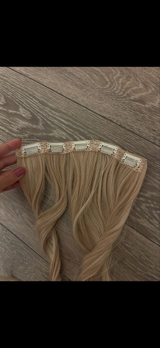 O bijuterie 4 bucati extensi de par blond clip on 50 cm pret 250 lei