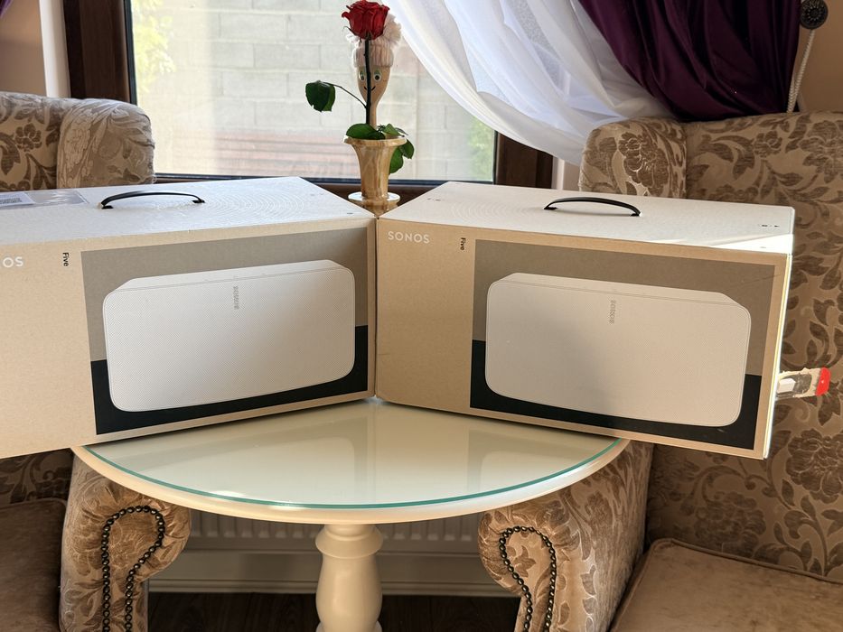 Vand 2 boxe wireless sonos Five garantie iunie 2028